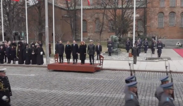 Президентът Румен Радев и неговото вице Илияна Йотова отдадоха почит